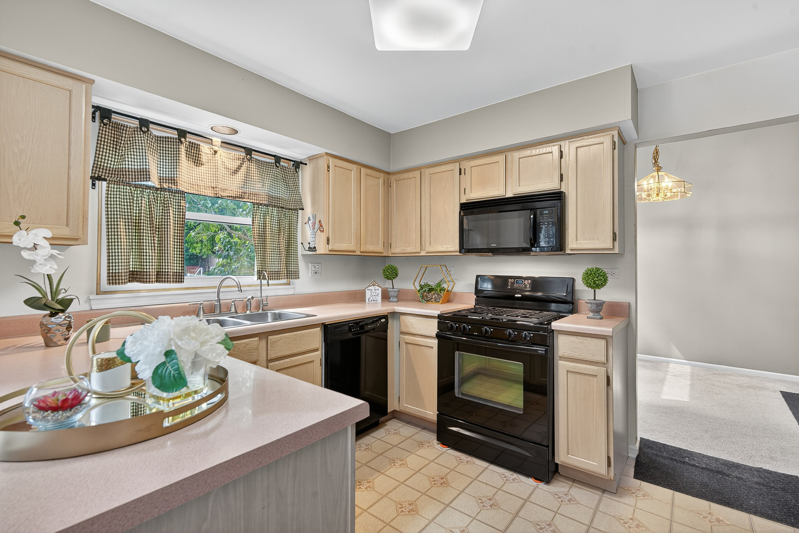 4 Farmington Court, Lake In The Hills, IL 60156