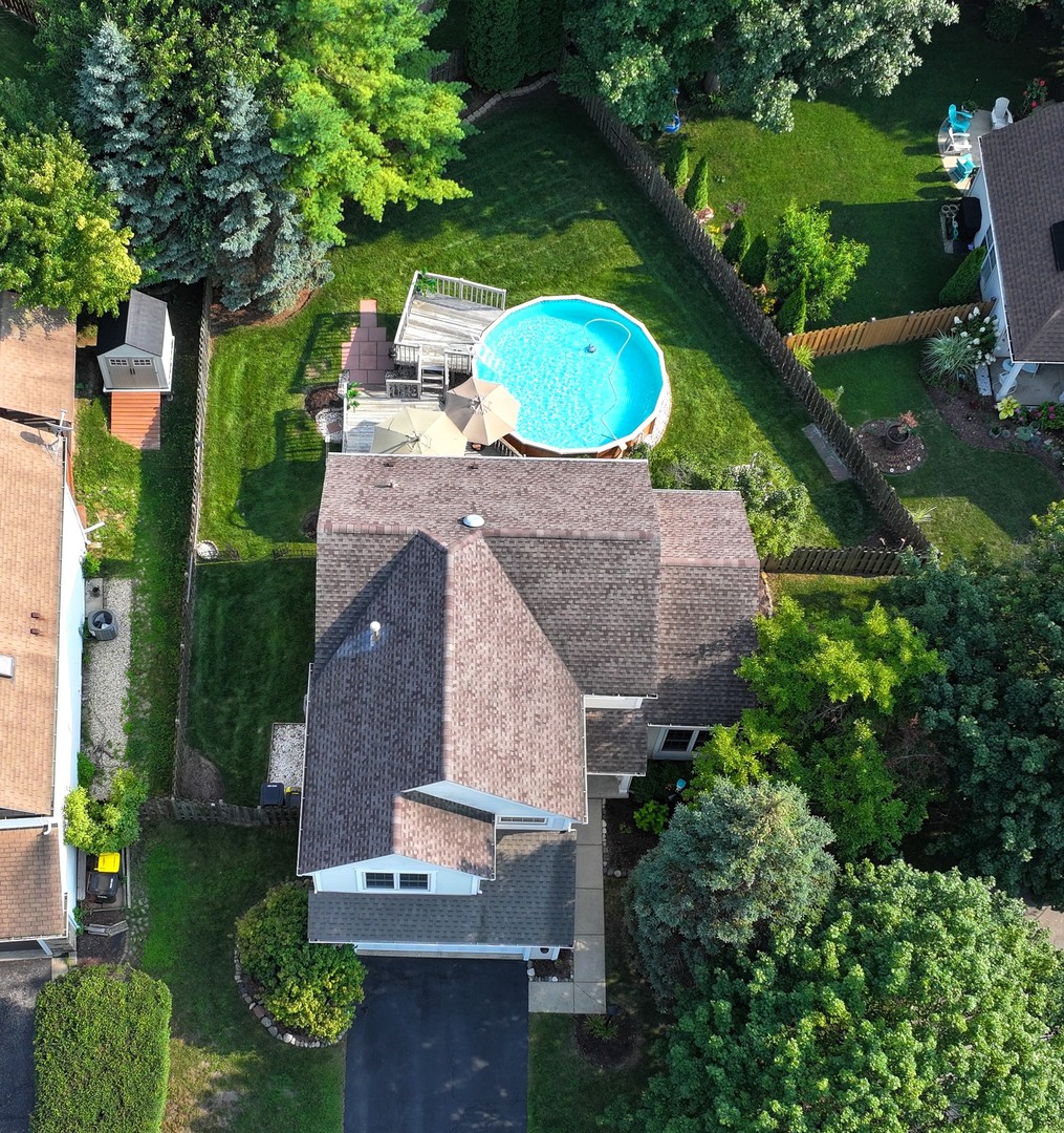 4 Farmington Court, Lake In The Hills, IL 60156