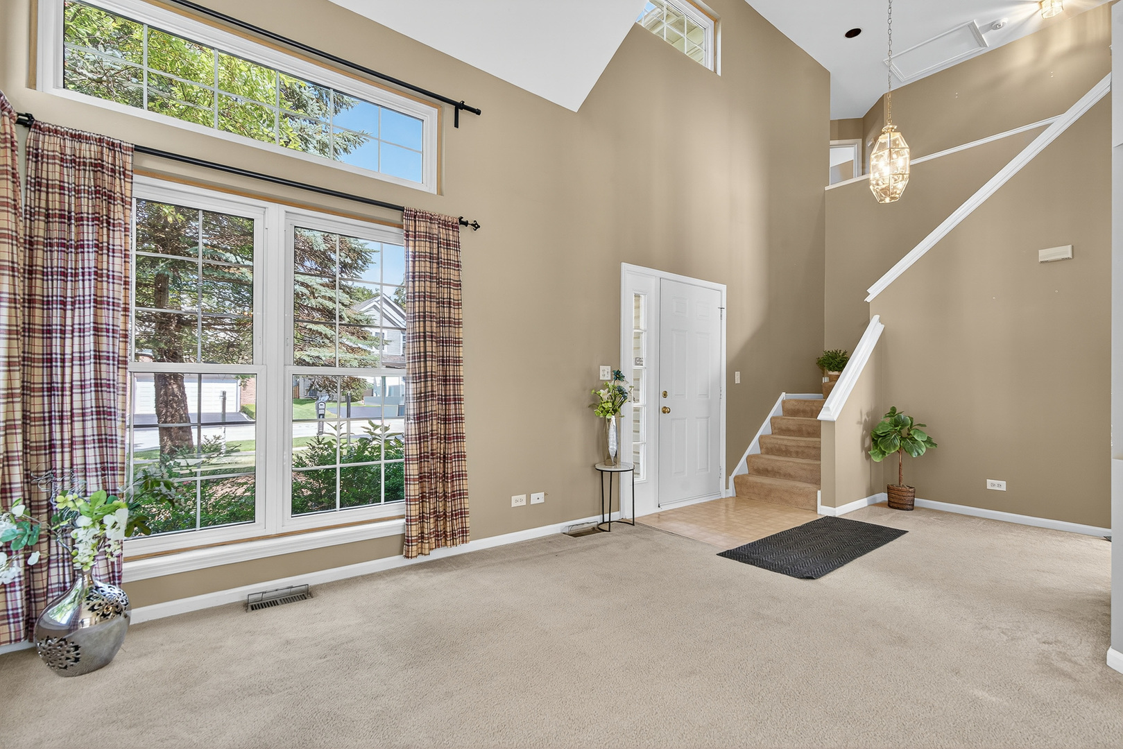 4 Farmington Court, Lake In The Hills, IL 60156