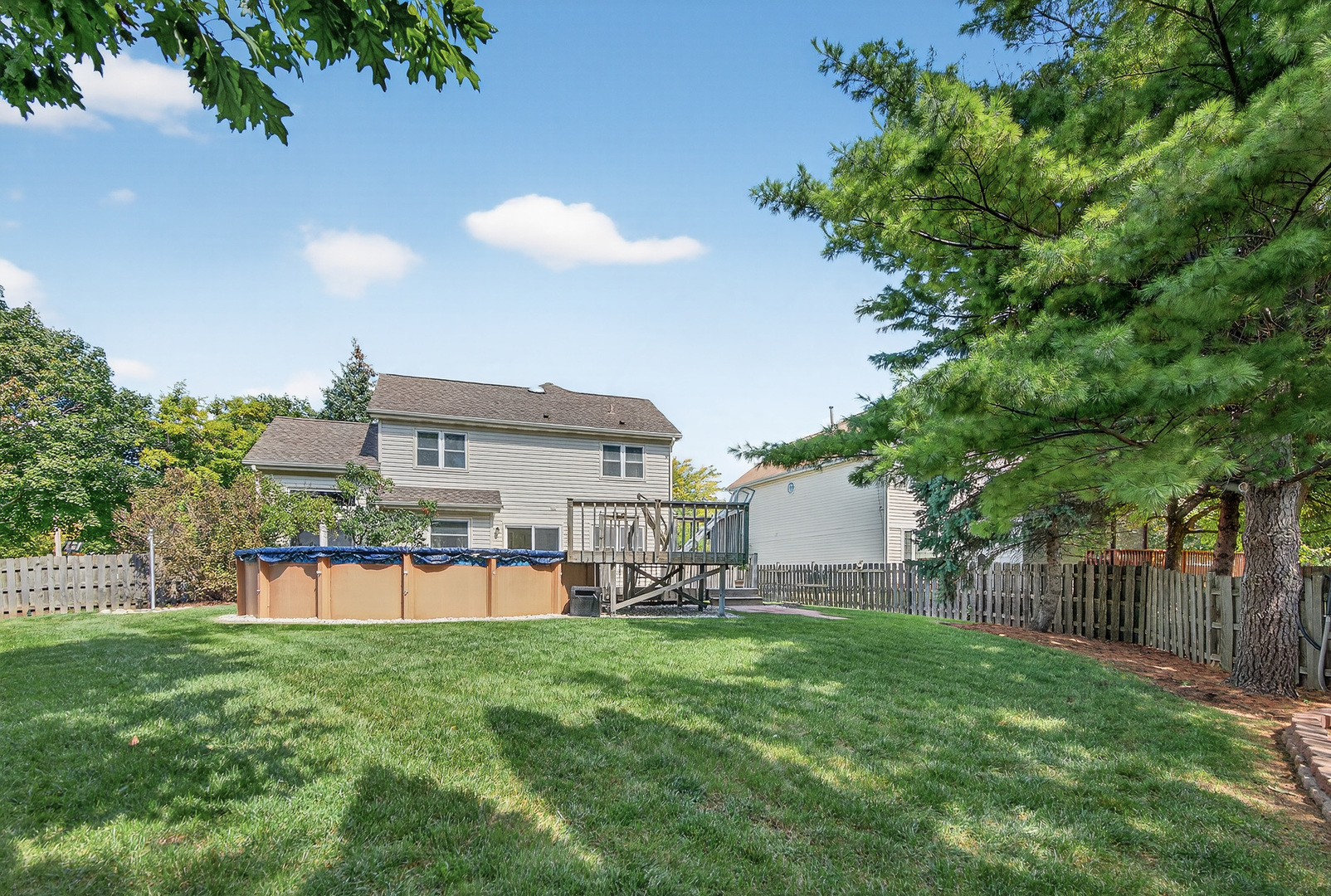 4 Farmington Court, Lake In The Hills, IL 60156