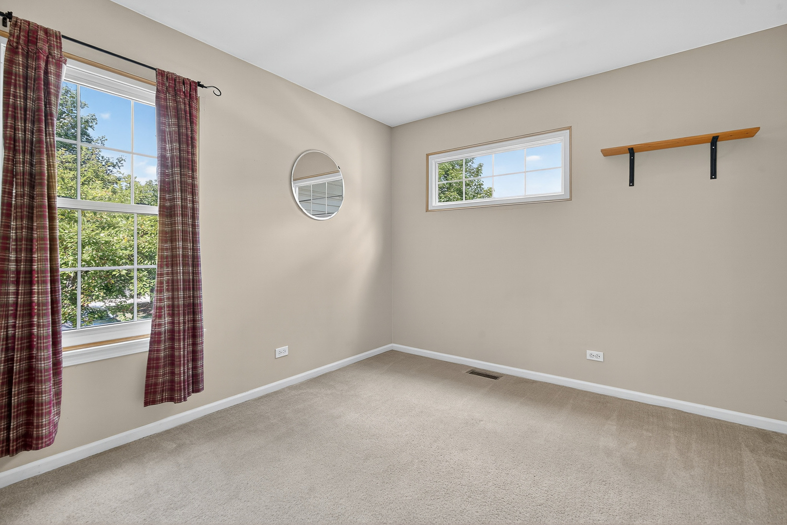 4 Farmington Court, Lake In The Hills, IL 60156