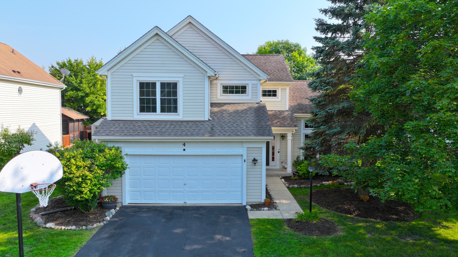 4 Farmington Court, Lake In The Hills, IL 60156