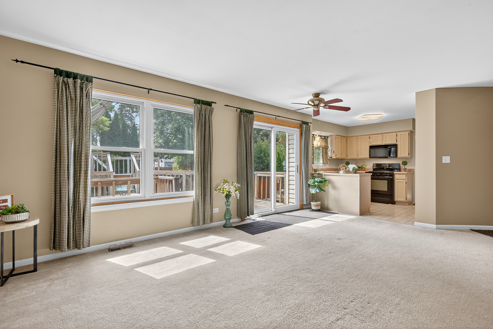 4 Farmington Court, Lake In The Hills, IL 60156