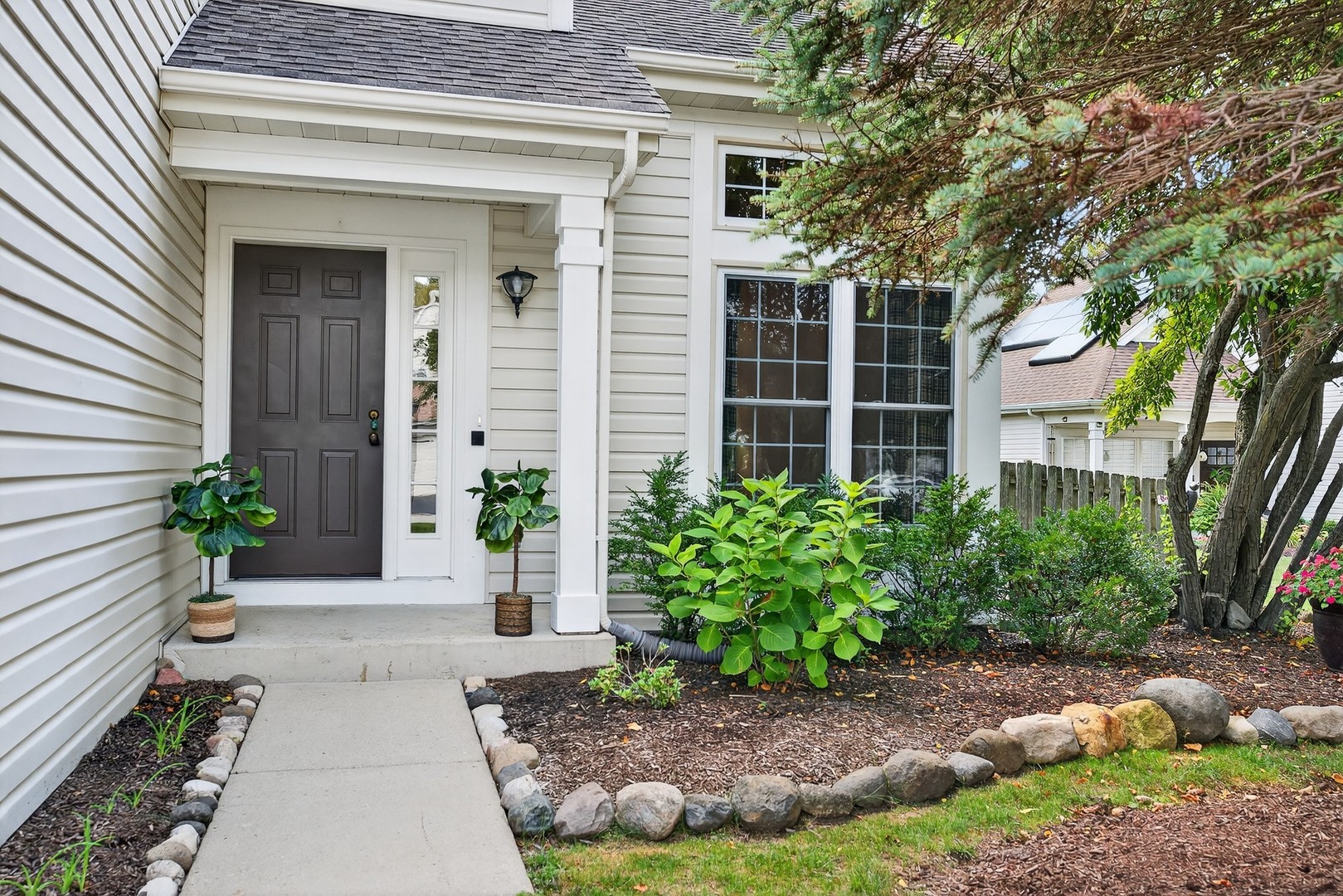4 Farmington Court, Lake In The Hills, IL 60156