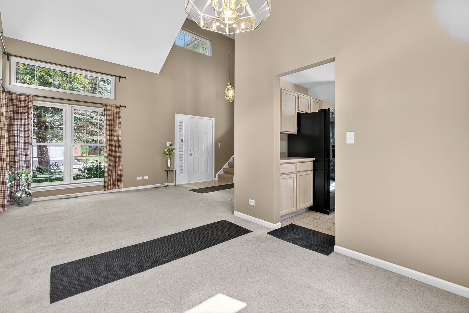 4 Farmington Court, Lake In The Hills, IL 60156