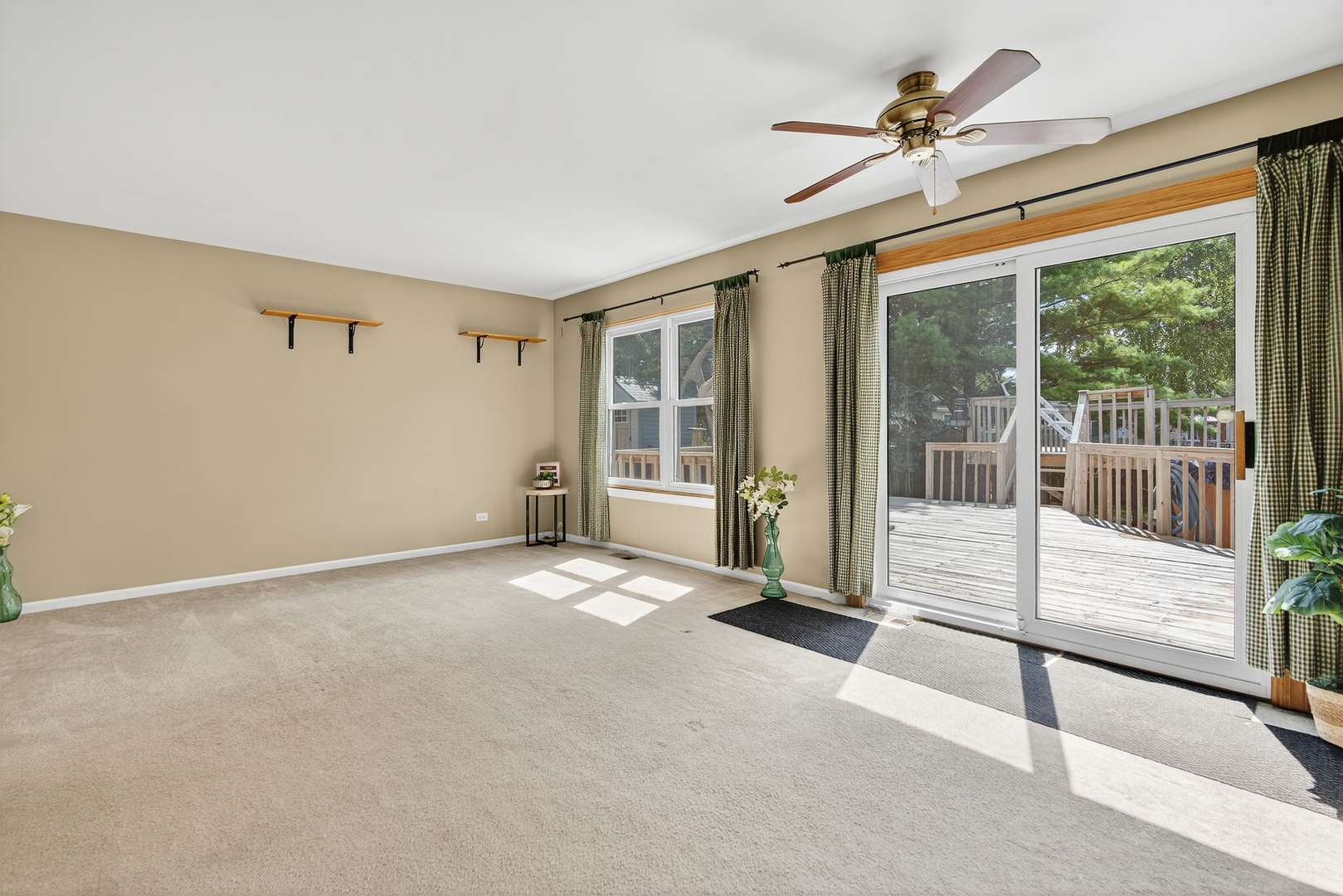 4 Farmington Court, Lake In The Hills, IL 60156
