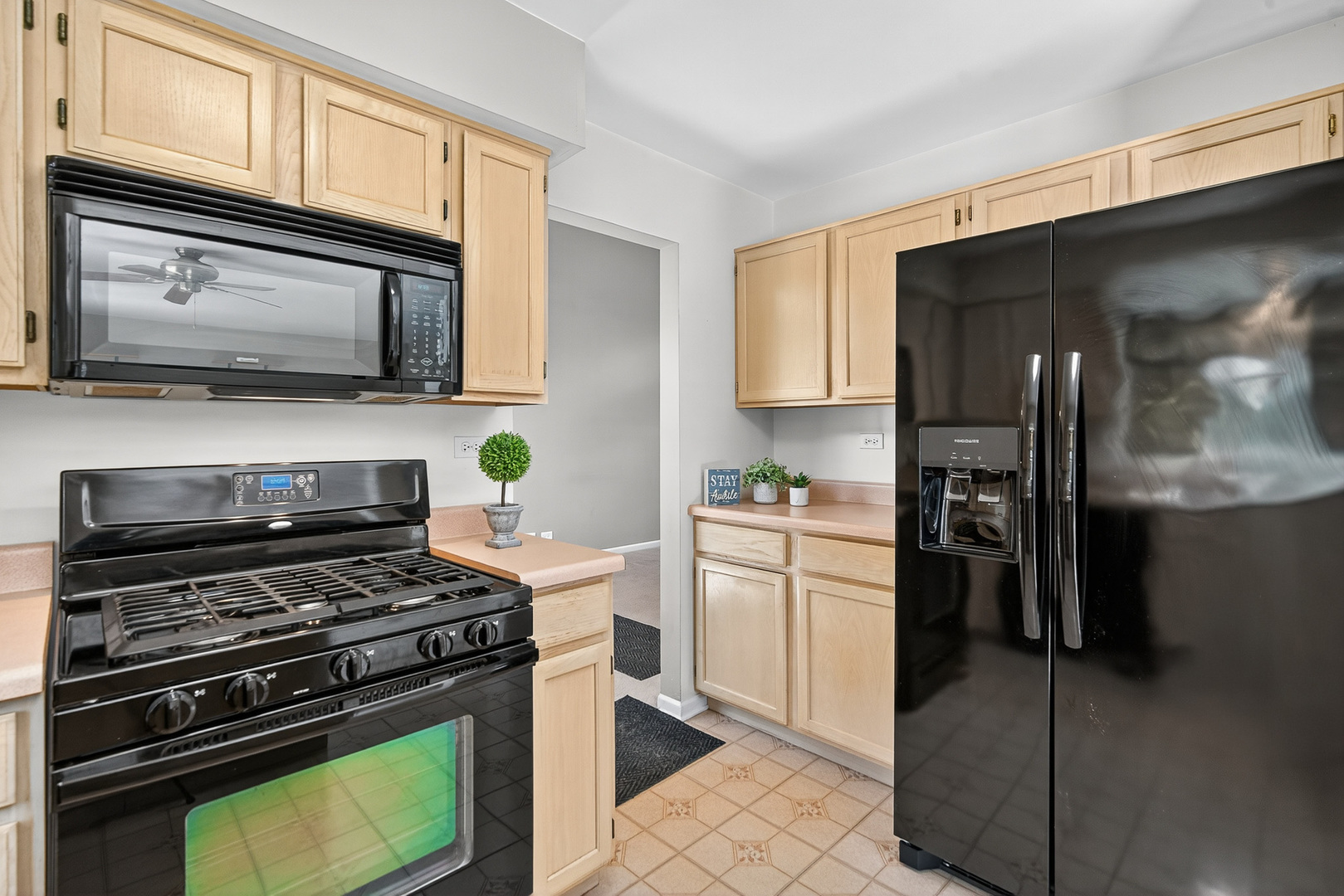 4 Farmington Court, Lake In The Hills, IL 60156