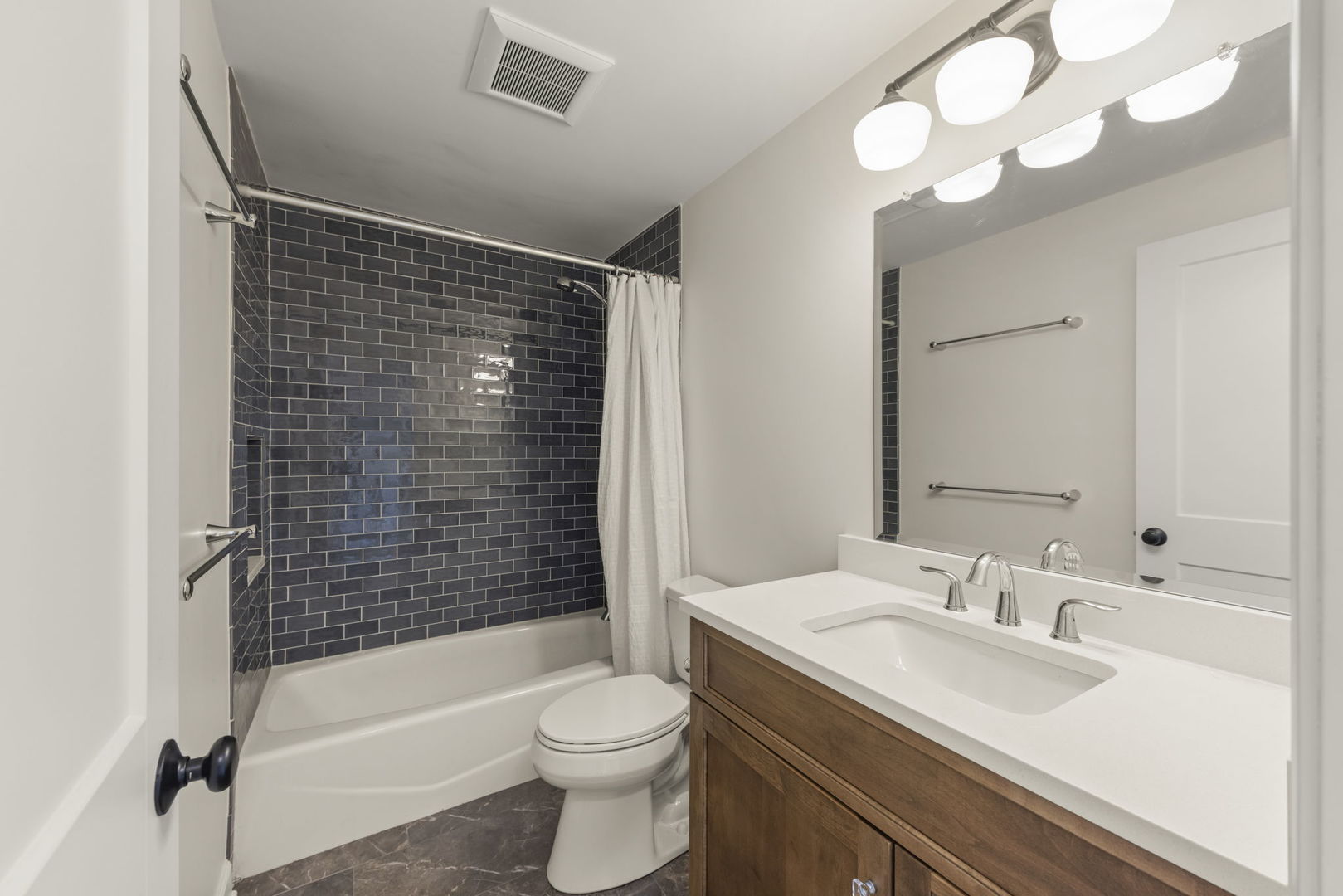 823 N Ellsworth Street, Naperville, IL 60563