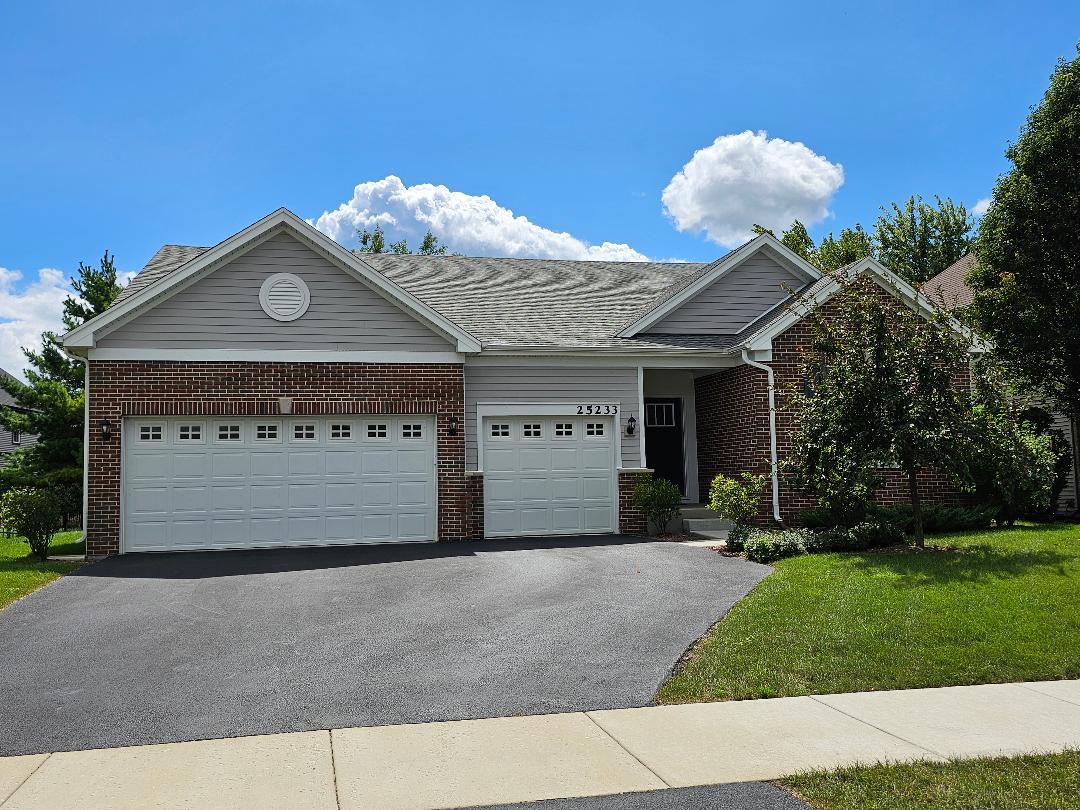 25233 W Zoumar Drive, Plainfield, IL 60586