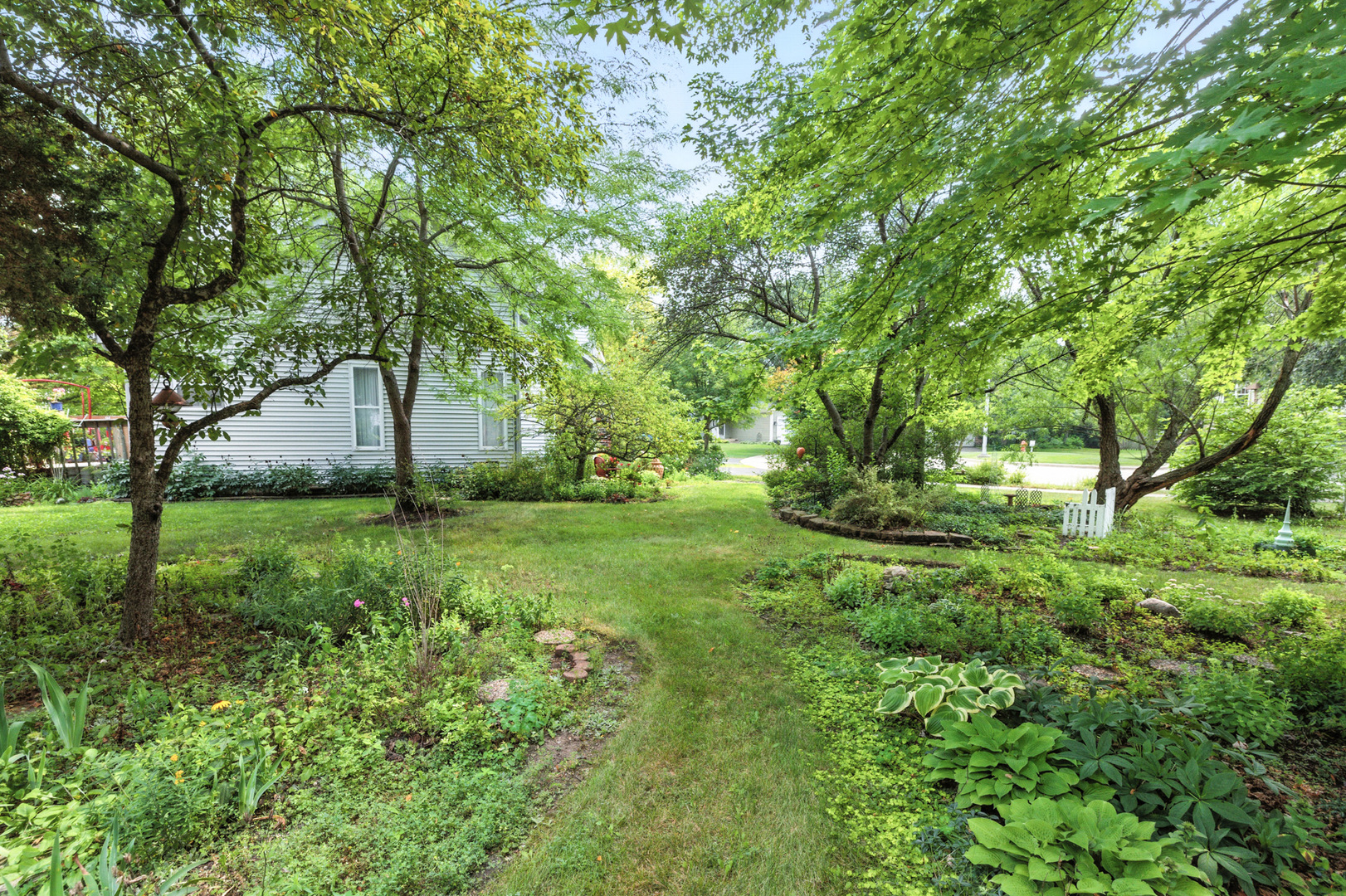1040 BUTLER BAY Court, Elgin, IL 60120