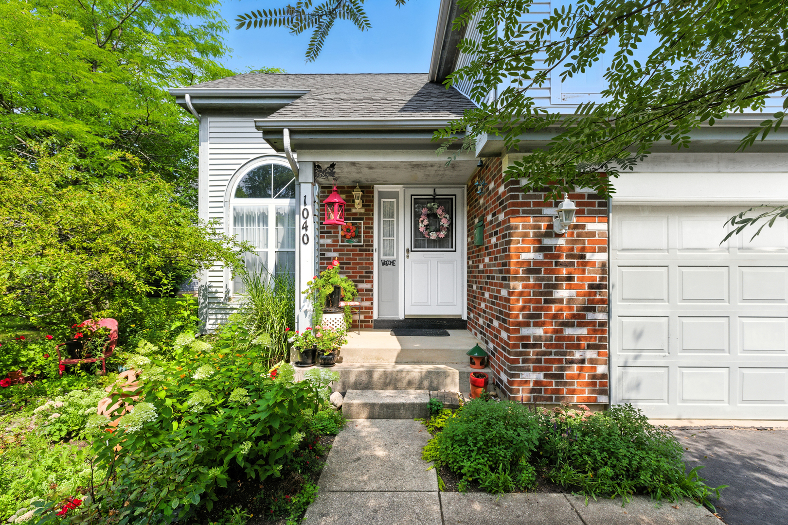 1040 BUTLER BAY Court, Elgin, IL 60120