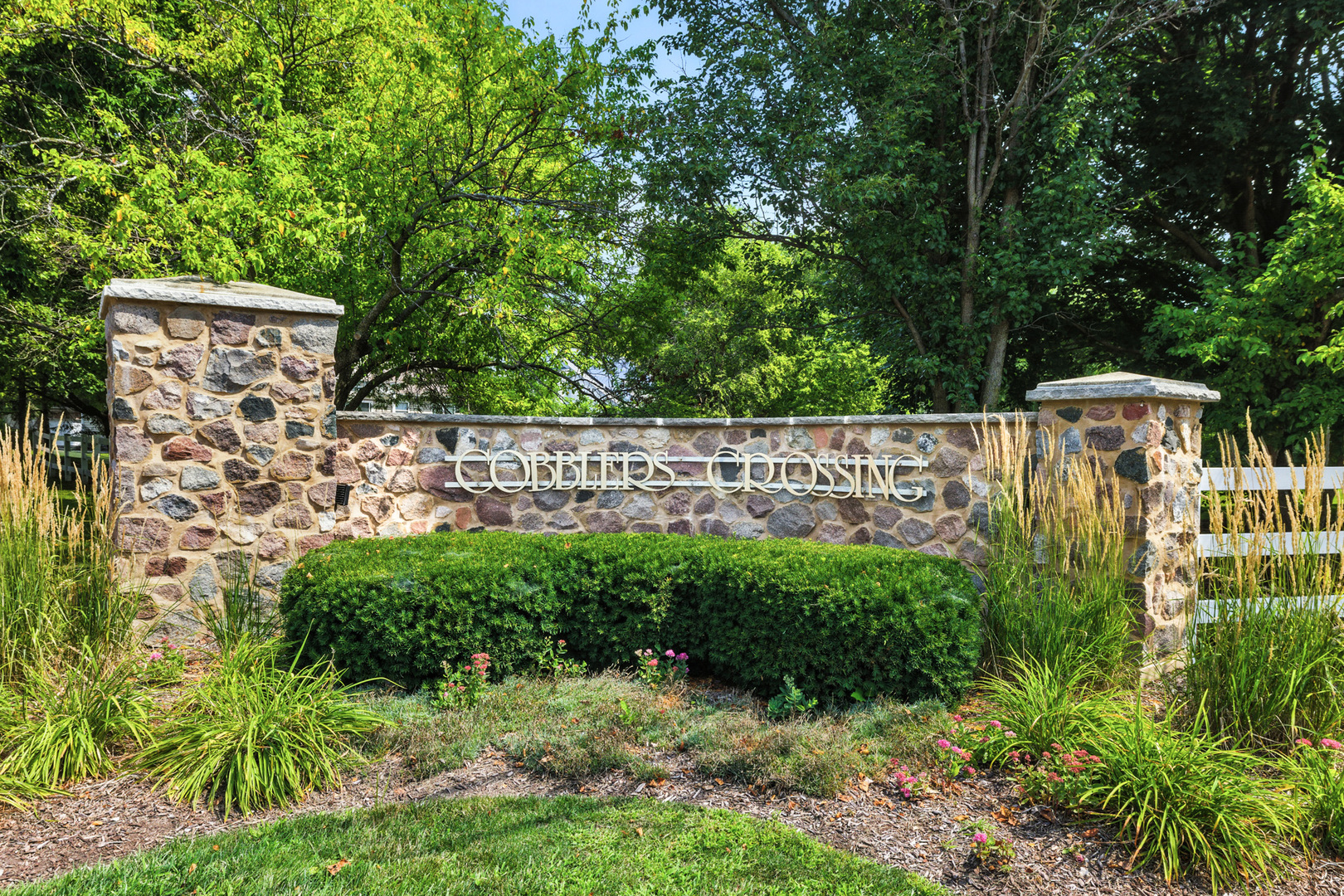 1040 BUTLER BAY Court, Elgin, IL 60120