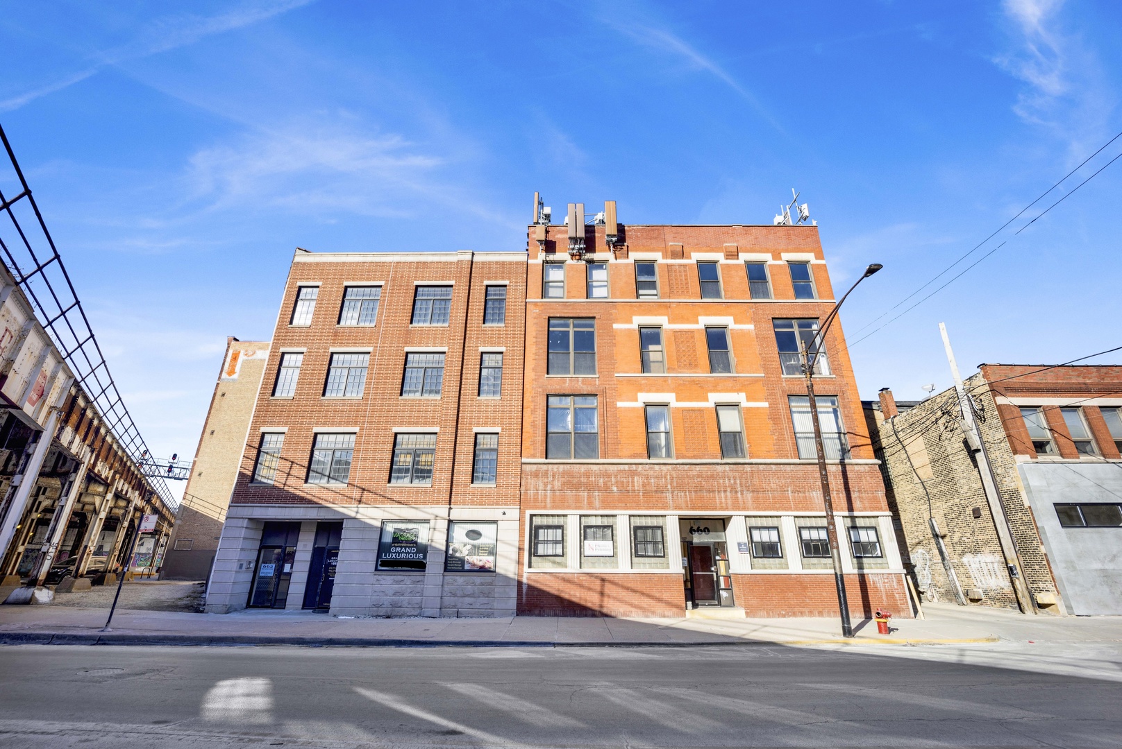 660 W Grand Avenue #1W, Chicago, IL 60654