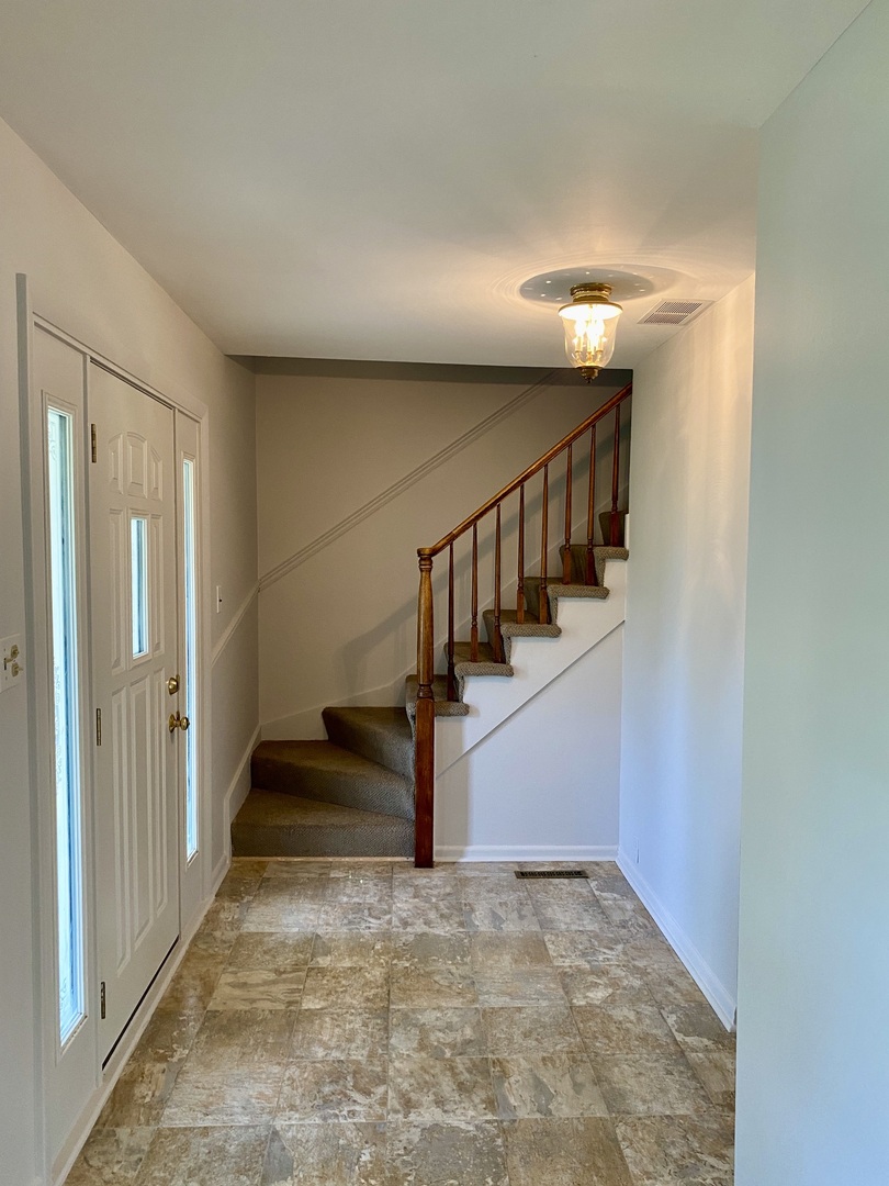1005 69th Street, Darien, IL 60561