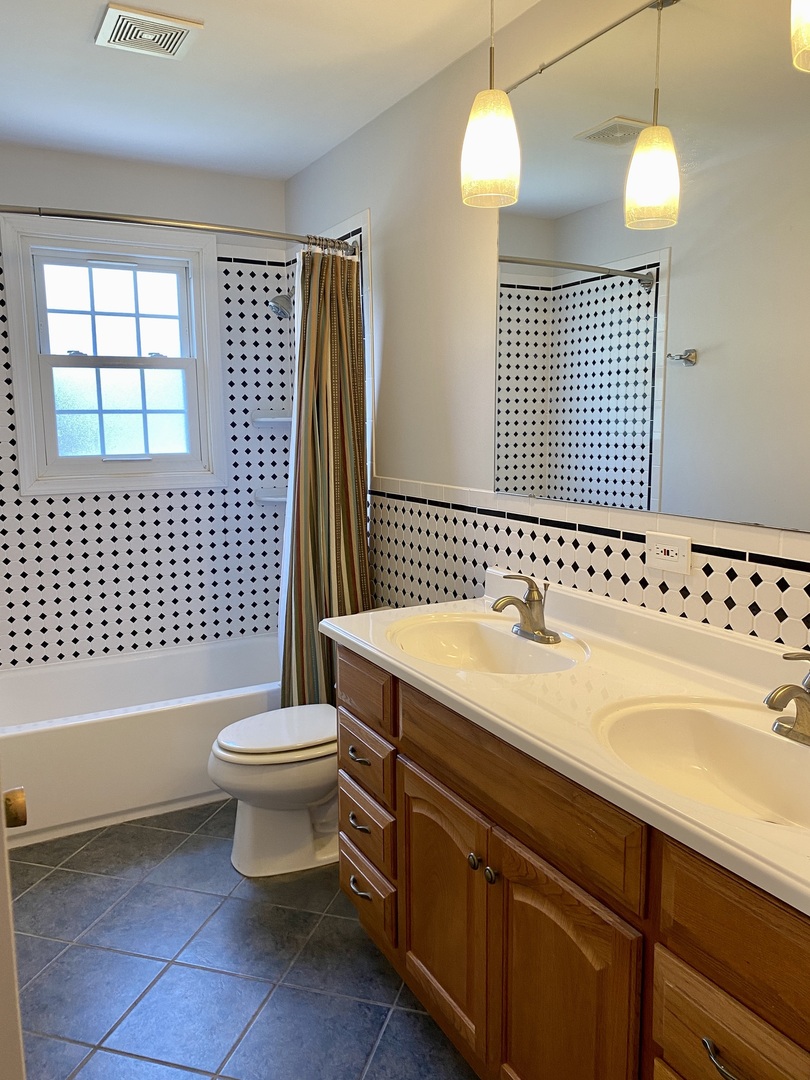 1005 69th Street, Darien, IL 60561