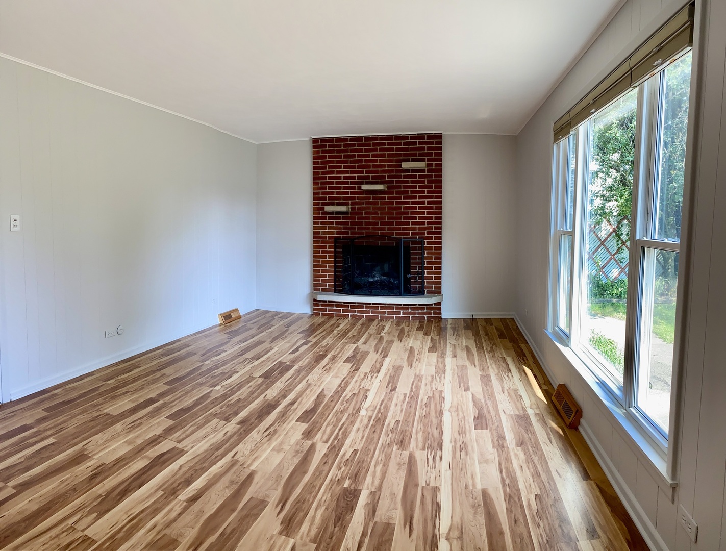 1005 69th Street, Darien, IL 60561