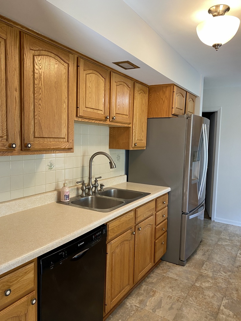 1005 69th Street, Darien, IL 60561