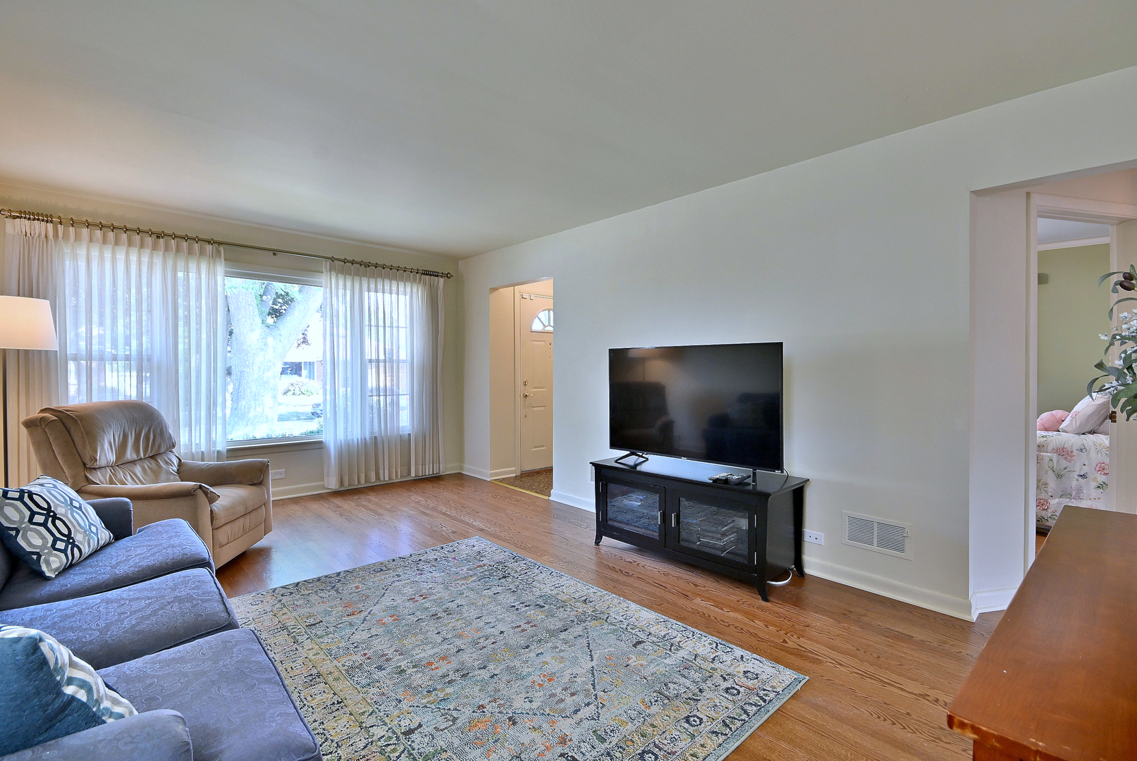 8038 N Oconto Avenue, Niles, IL 60714