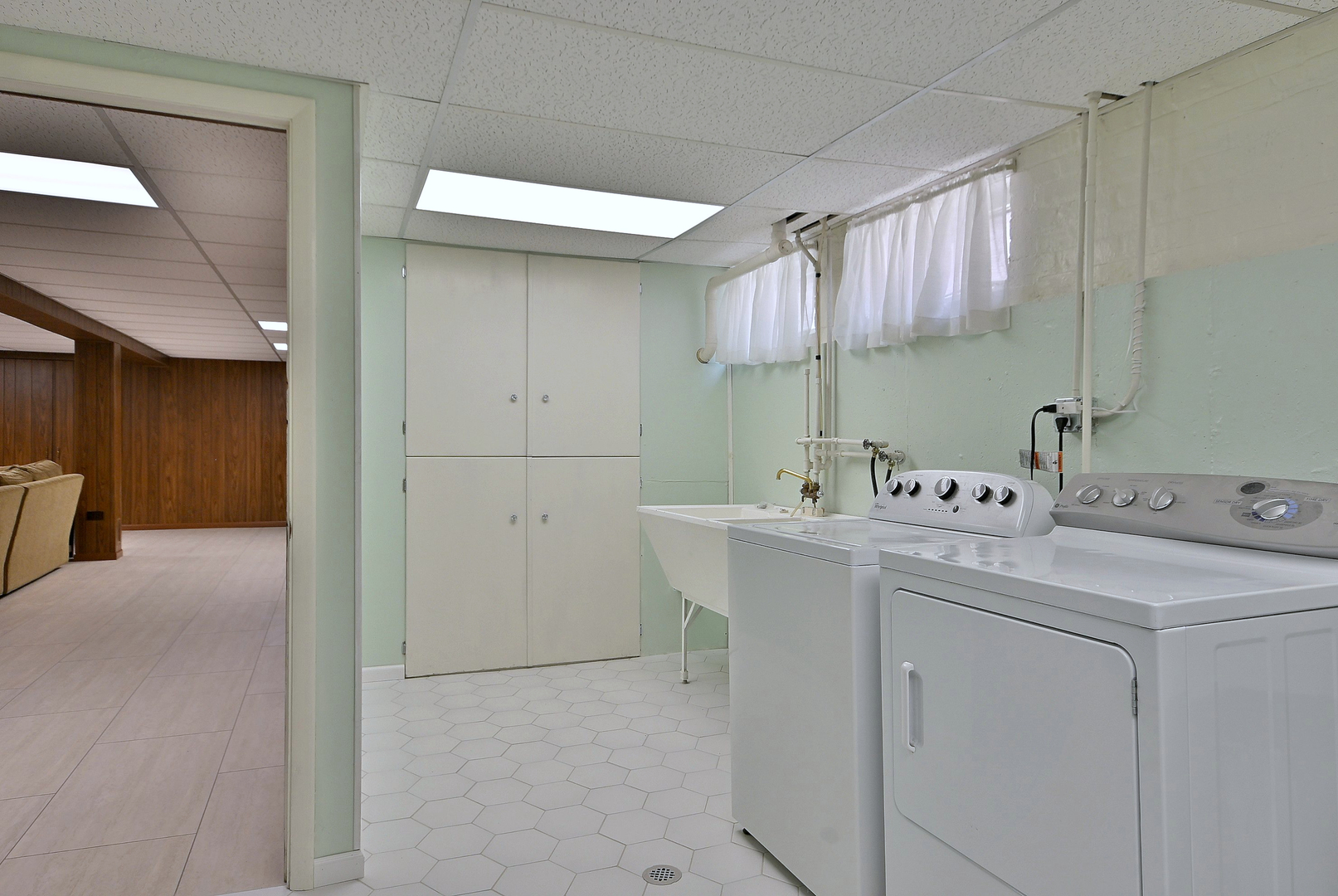 8038 N Oconto Avenue, Niles, IL 60714
