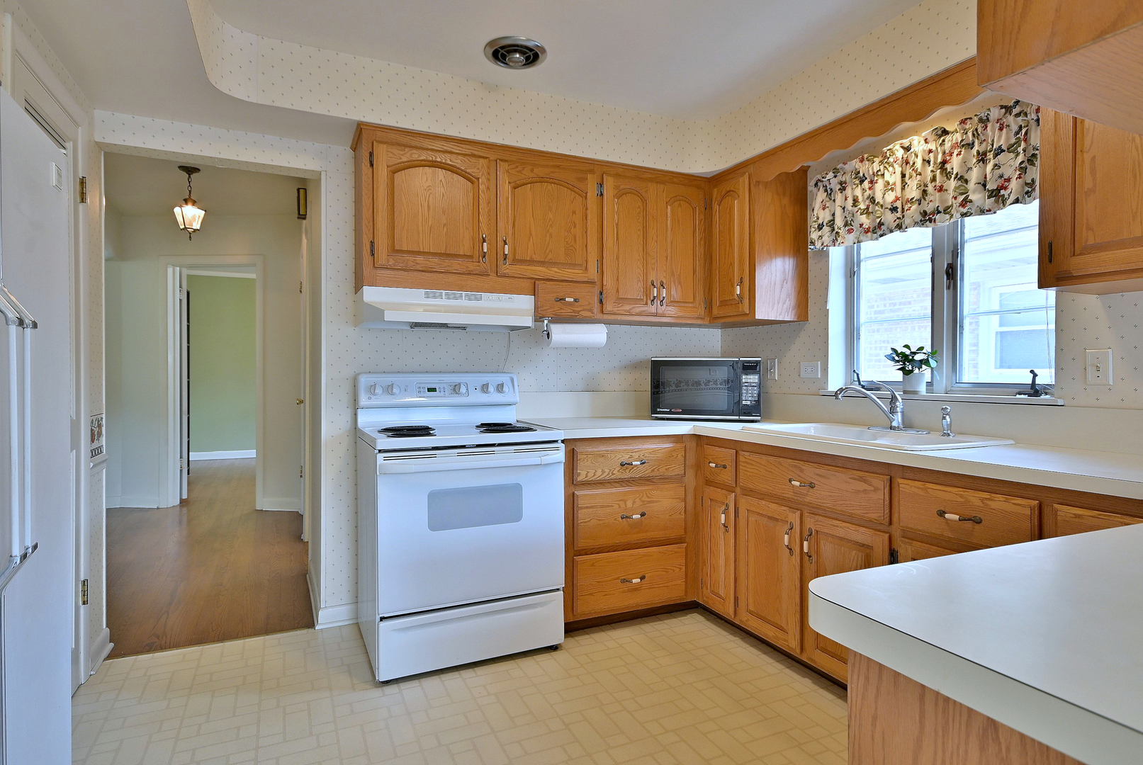 8038 N Oconto Avenue, Niles, IL 60714