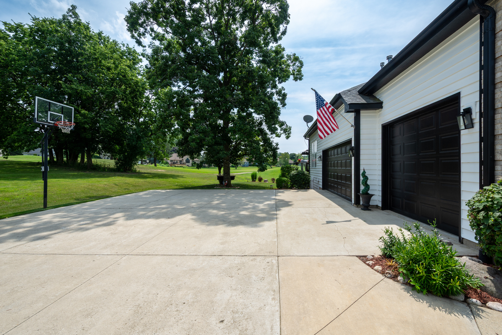 24877 W Nicklaus Way, Antioch, IL 60002