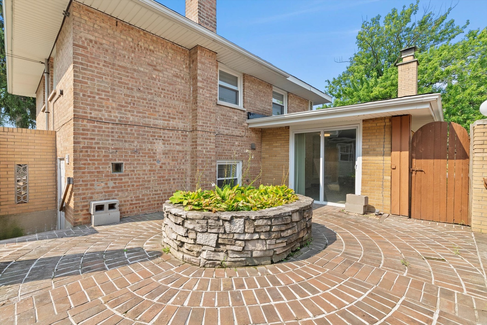 16327 Dobson Avenue, South Holland, IL 60473