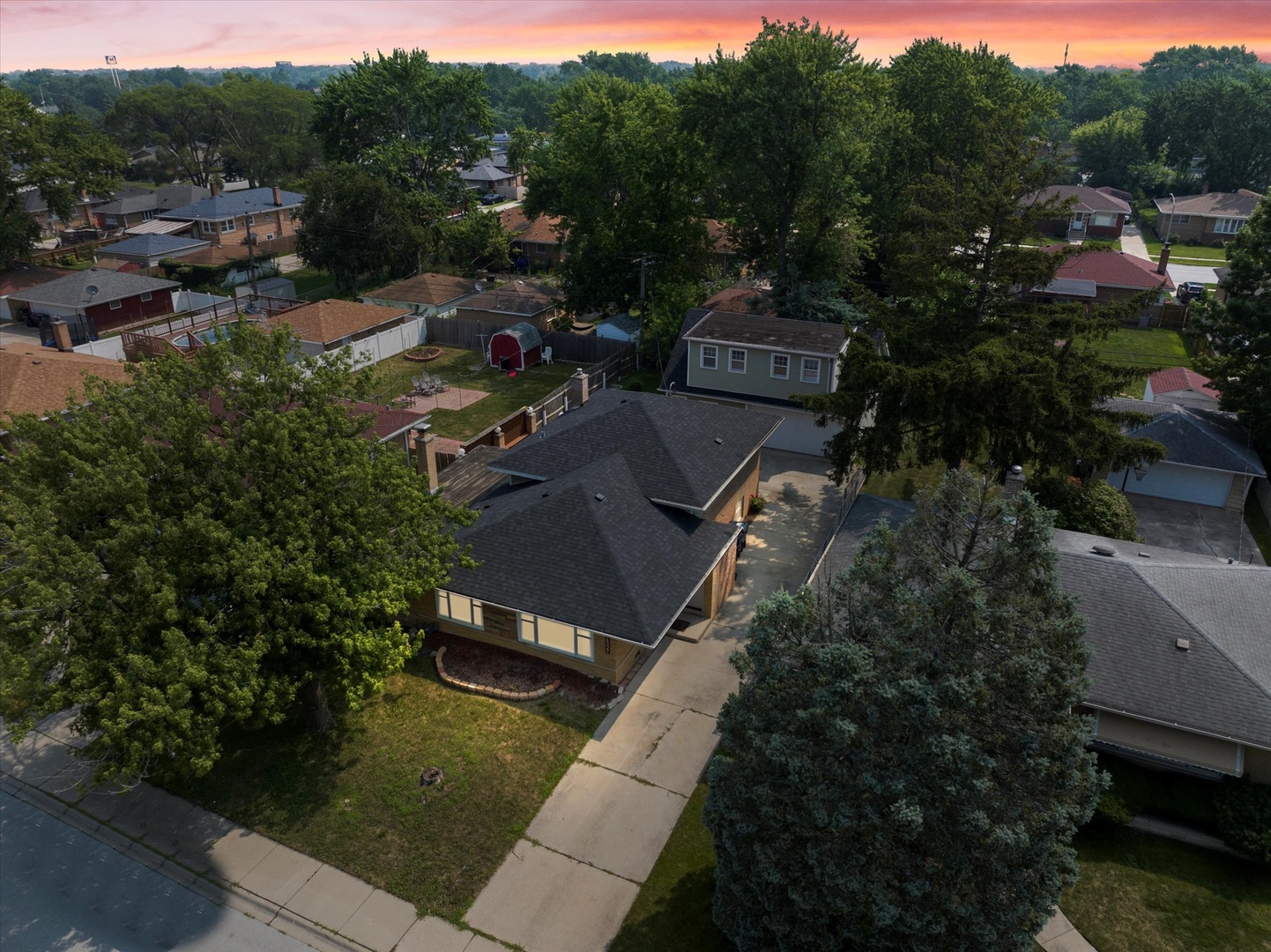 16327 Dobson Avenue, South Holland, IL 60473