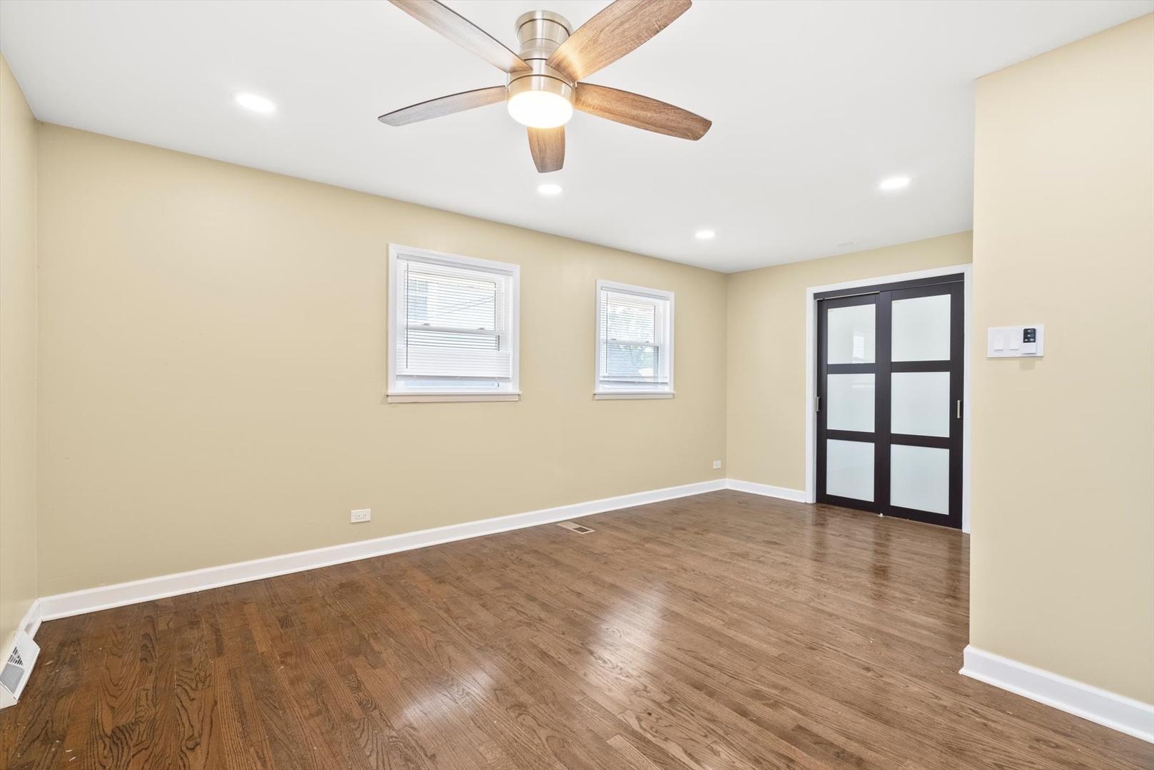 16327 Dobson Avenue, South Holland, IL 60473