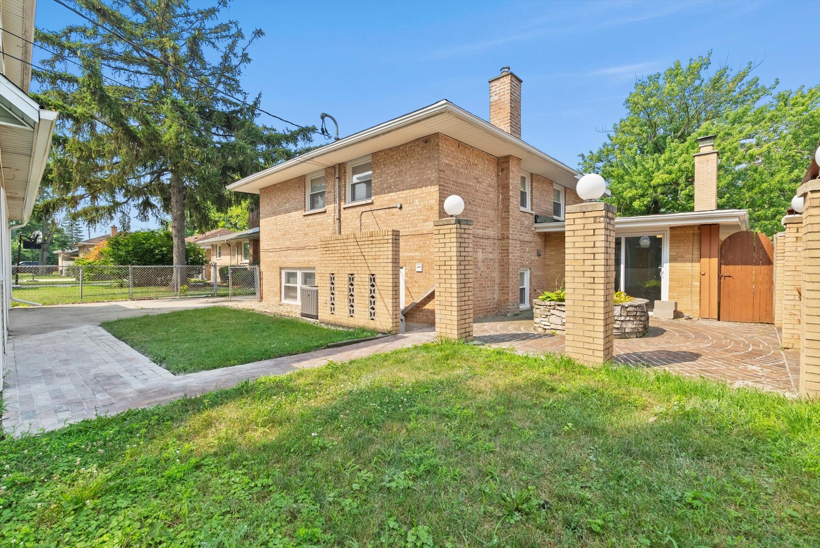 16327 Dobson Avenue, South Holland, IL 60473