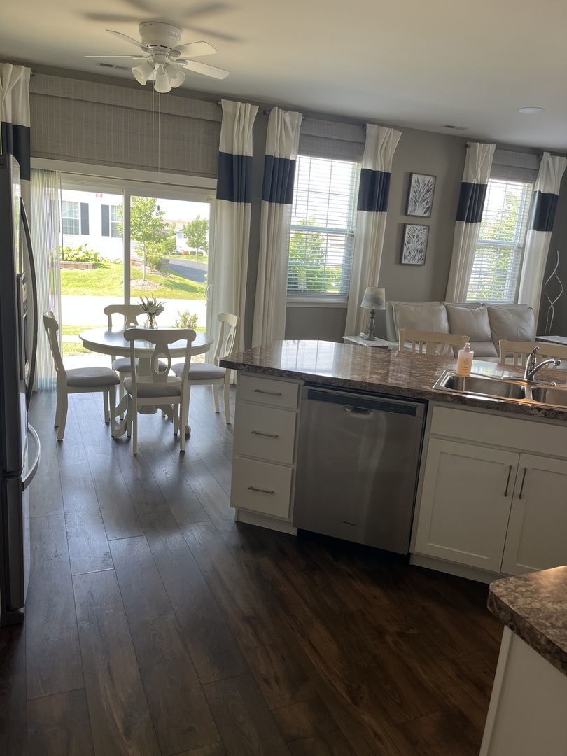 1732 Southern Circle #1732, Pingree Grove, IL 60140