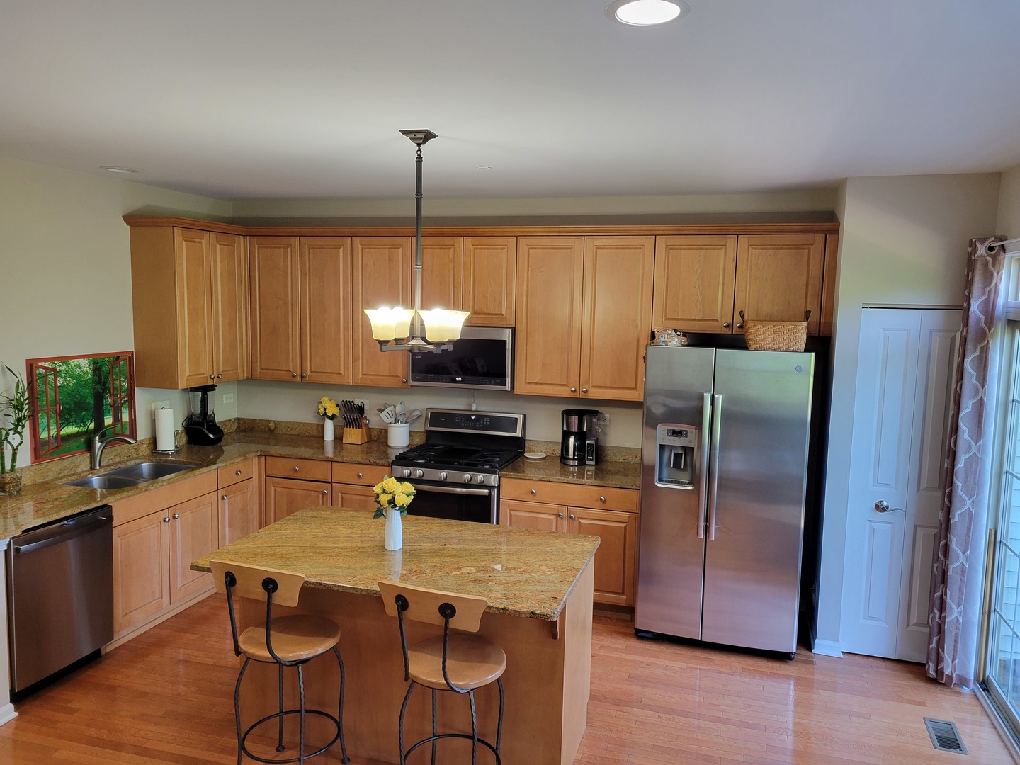 2475 WATERBURY Lane, Buffalo Grove, IL 60089