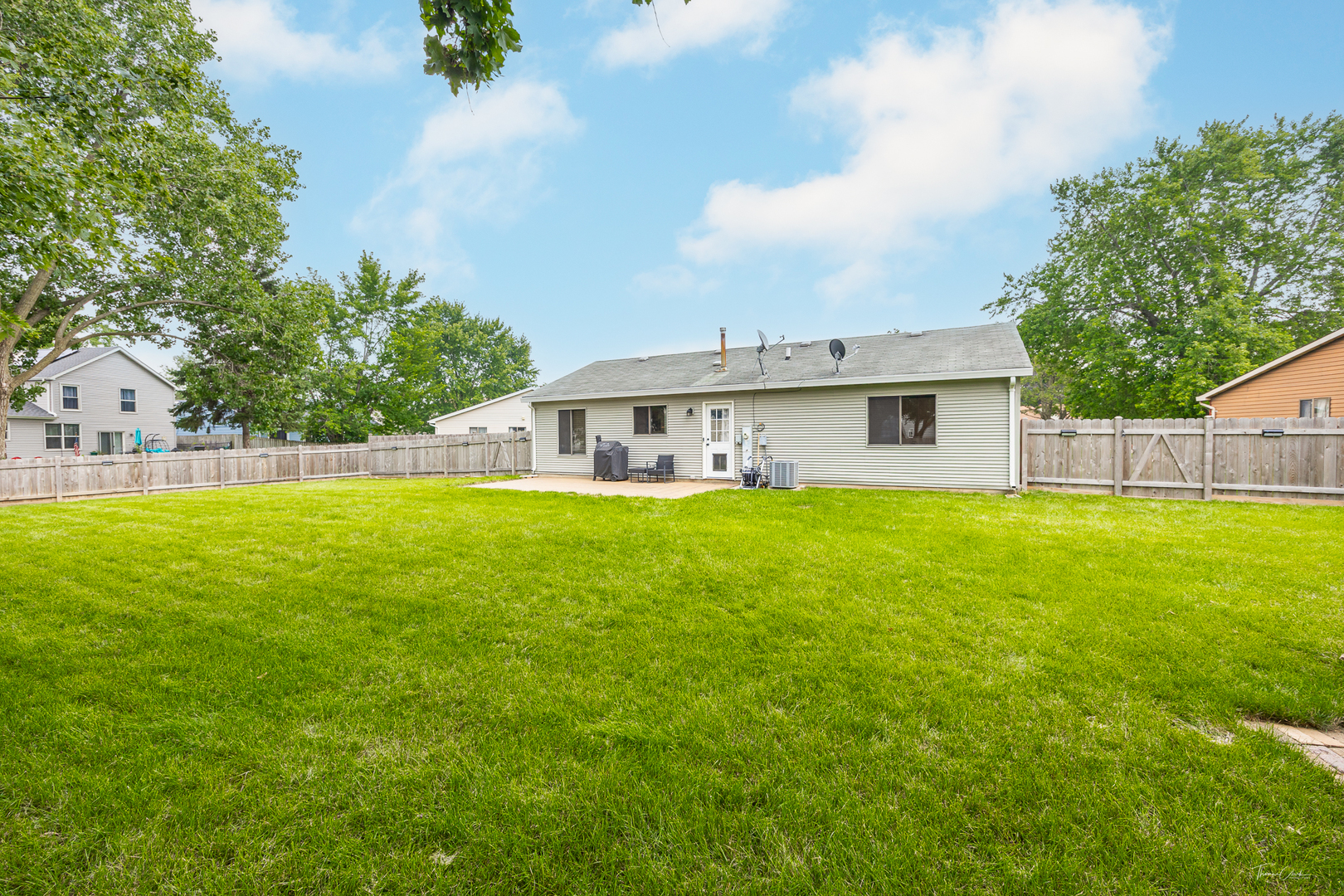 1070 Crestwood Lane, Bolingbrook, IL 60440