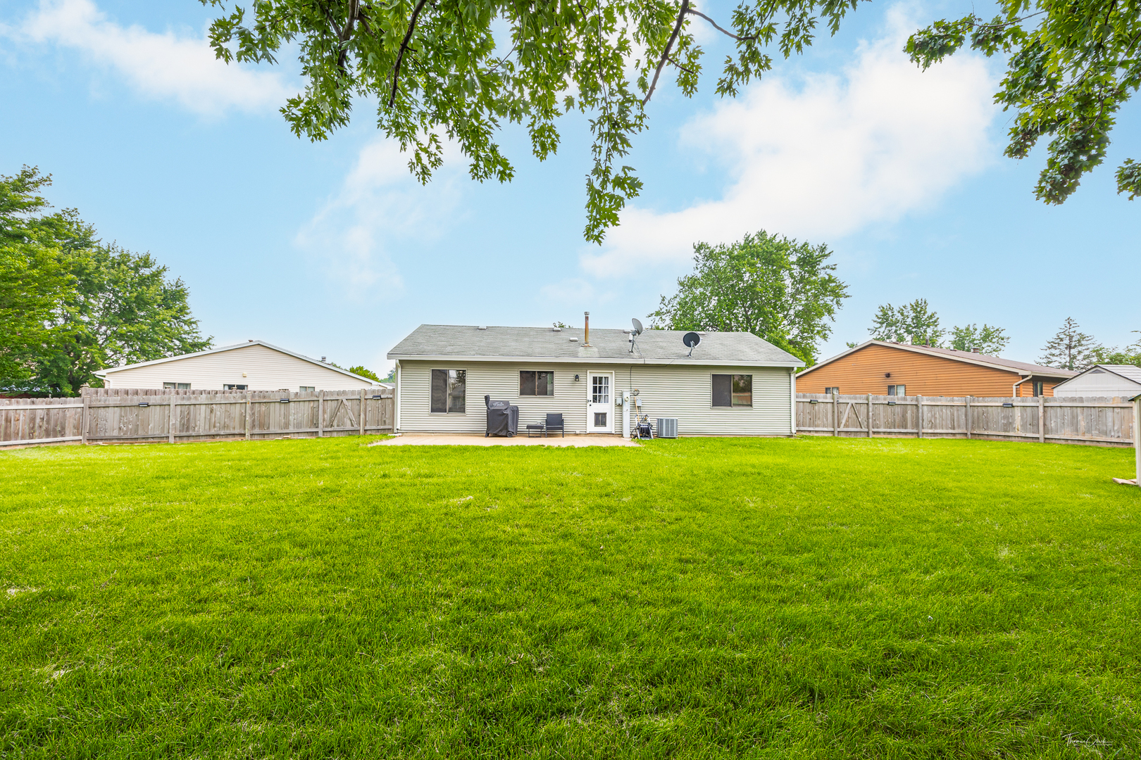 1070 Crestwood Lane, Bolingbrook, IL 60440