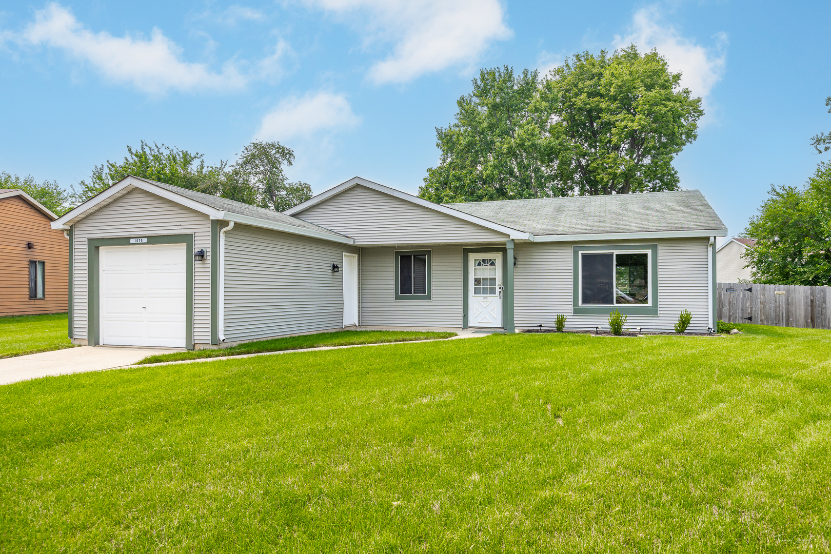 1070 Crestwood Lane, Bolingbrook, IL 60440