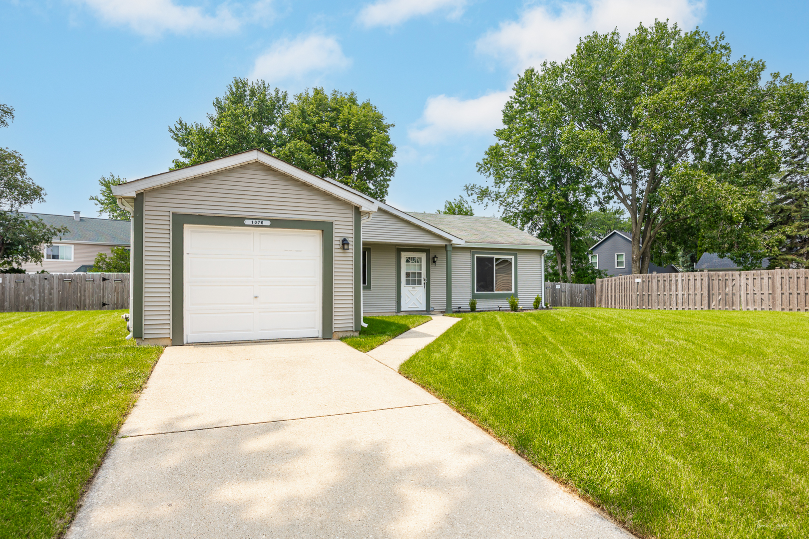 1070 Crestwood Lane, Bolingbrook, IL 60440