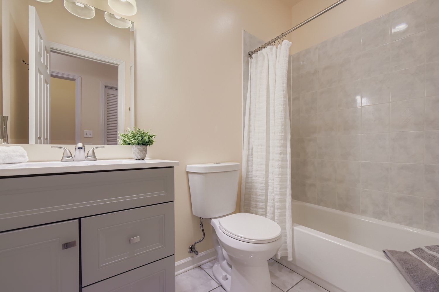 7711 N MARSHFIELD Avenue #1, Chicago, IL 60626