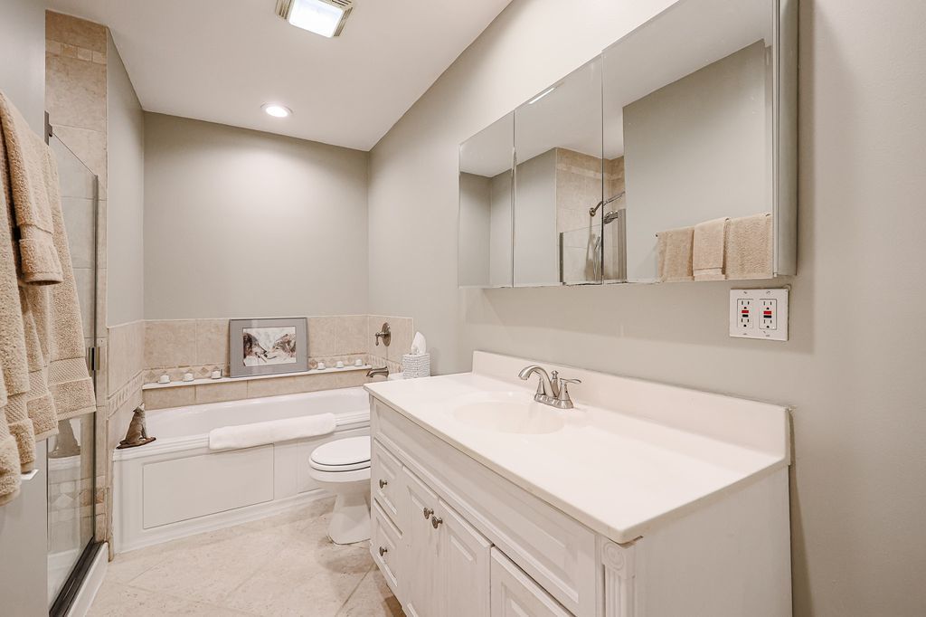569 Westminster Circle, Roselle, IL 60172