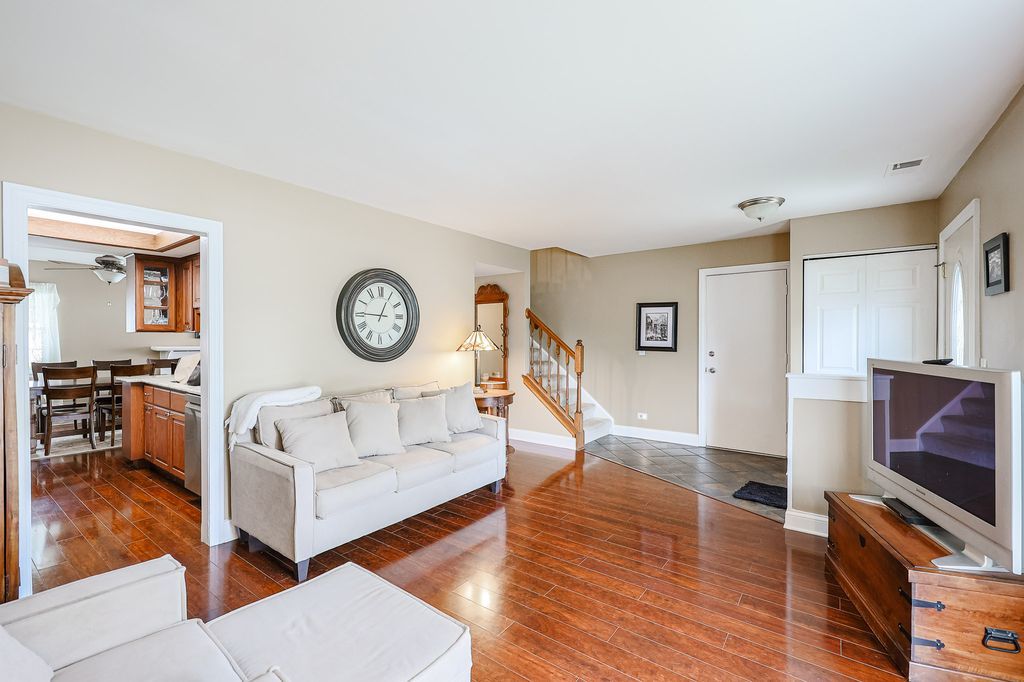 569 Westminster Circle, Roselle, IL 60172