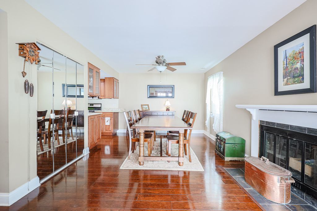569 Westminster Circle, Roselle, IL 60172