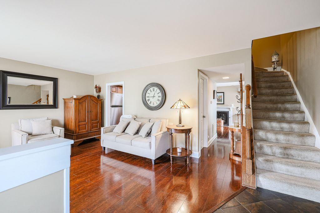 569 Westminster Circle, Roselle, IL 60172