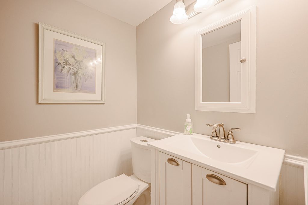 569 Westminster Circle, Roselle, IL 60172