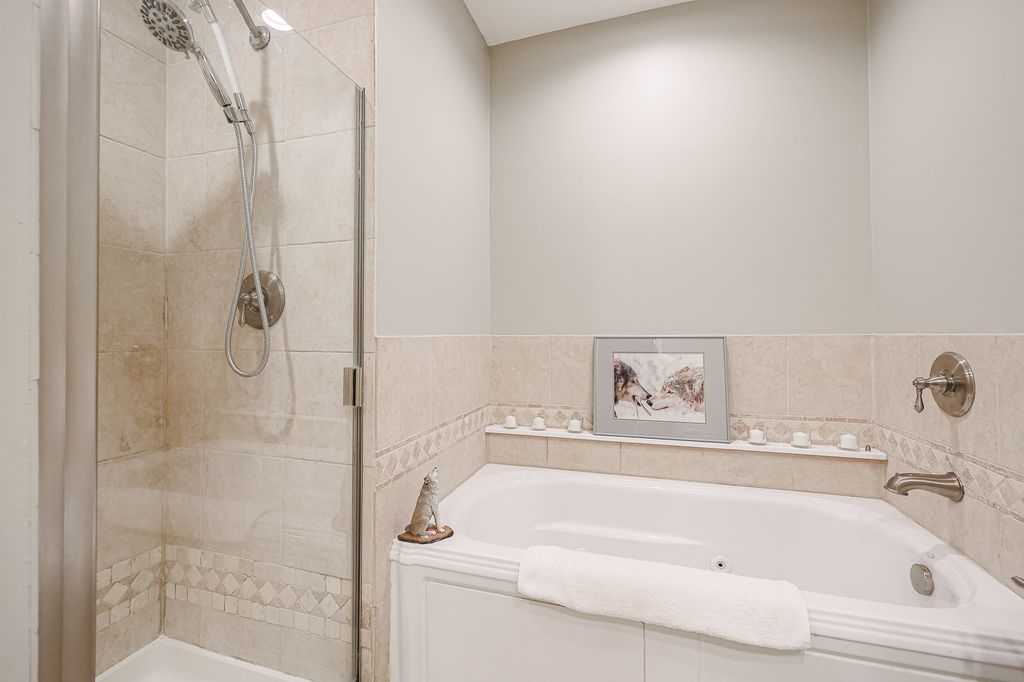 569 Westminster Circle, Roselle, IL 60172