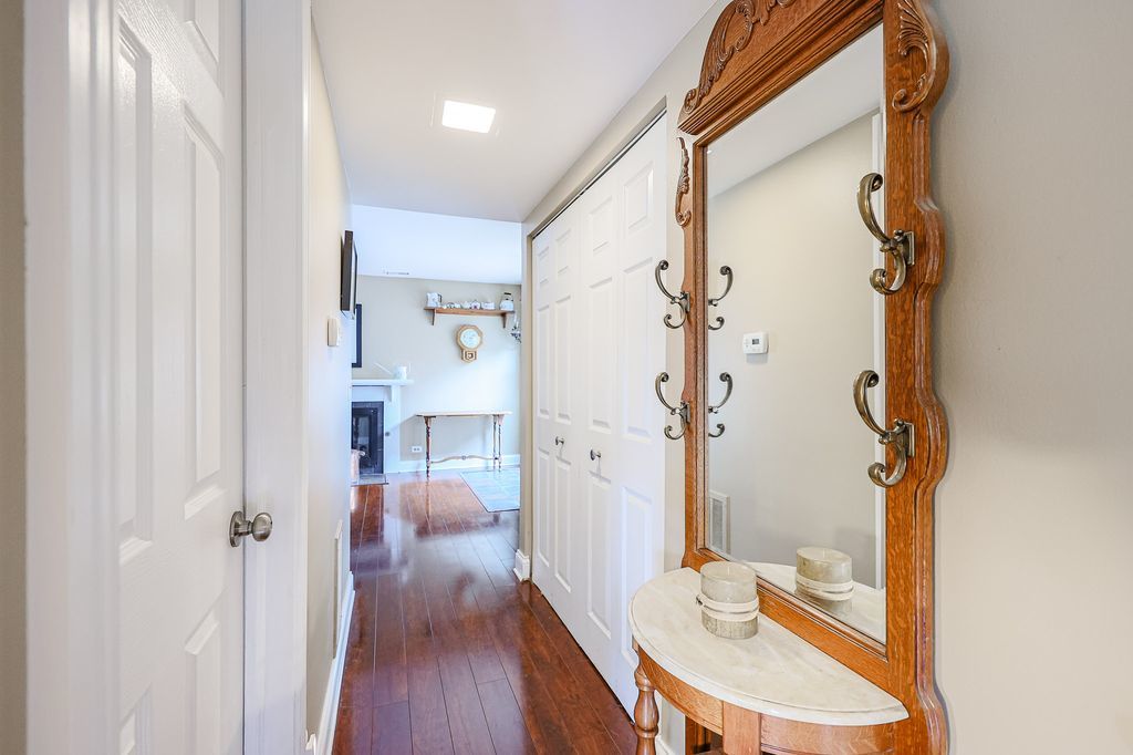 569 Westminster Circle, Roselle, IL 60172