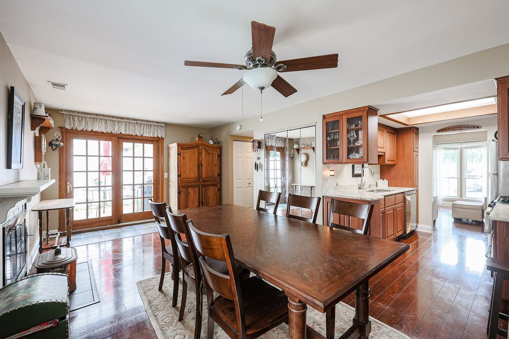 569 Westminster Circle, Roselle, IL 60172