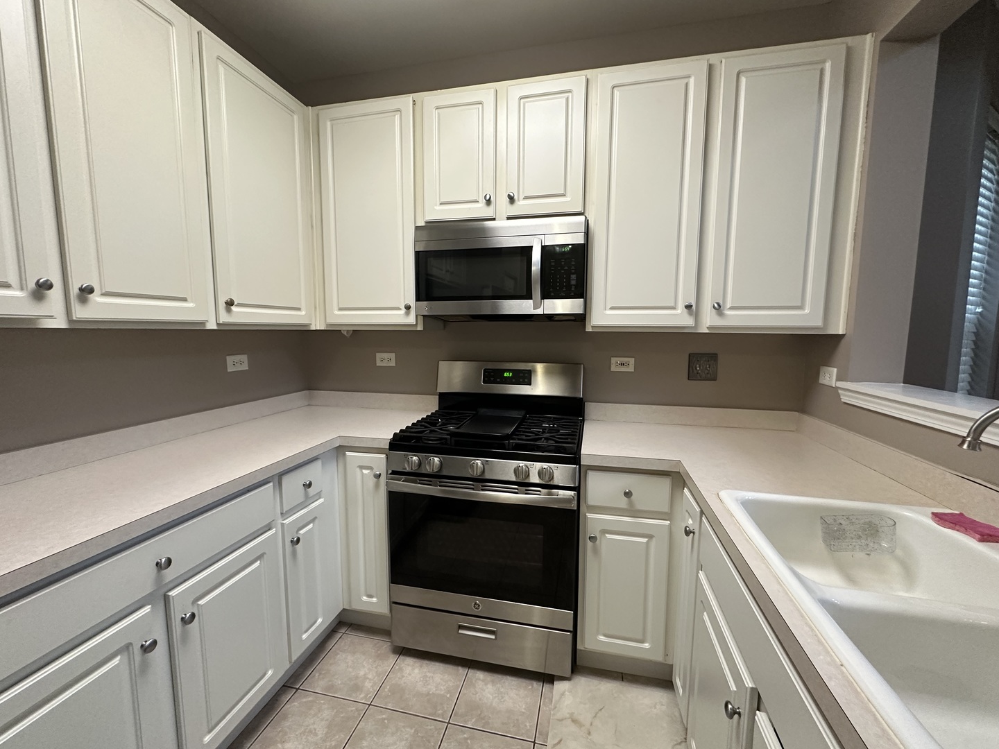2567 HILLSBORO Boulevard #0, Aurora, IL 60503