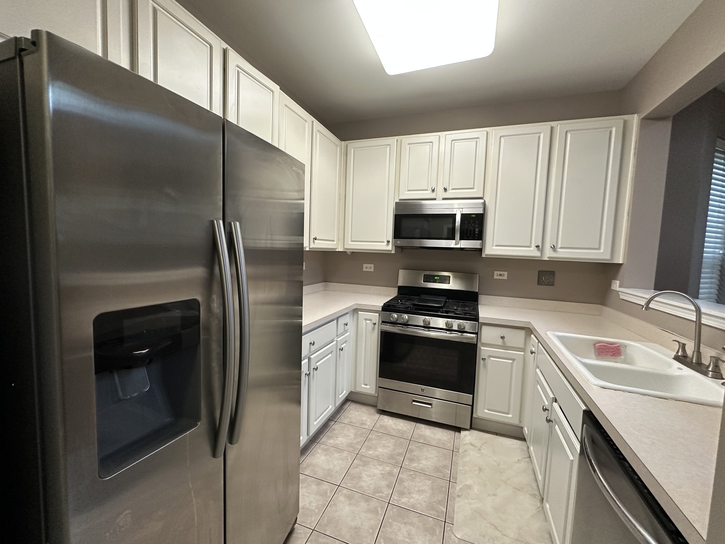 2567 HILLSBORO Boulevard #0, Aurora, IL 60503
