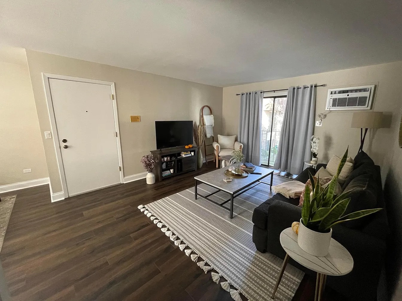 184 S Waters Edge Drive #201, Glendale Heights, IL 60139