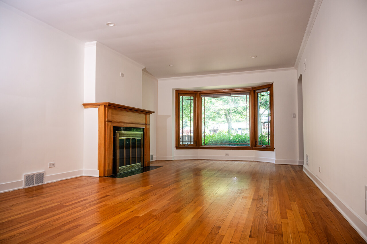 7027 N Mankato Avenue, Chicago, IL 60646