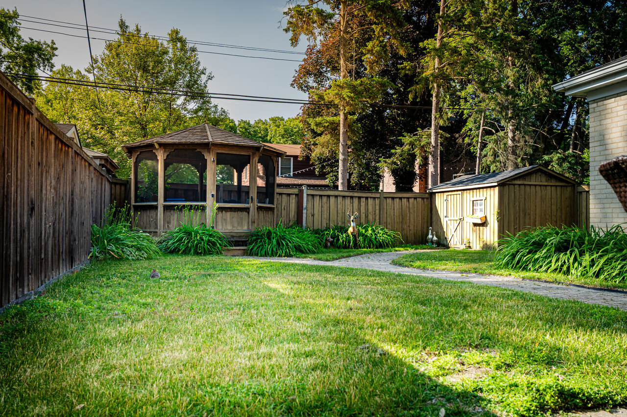 7027 N Mankato Avenue, Chicago, IL 60646
