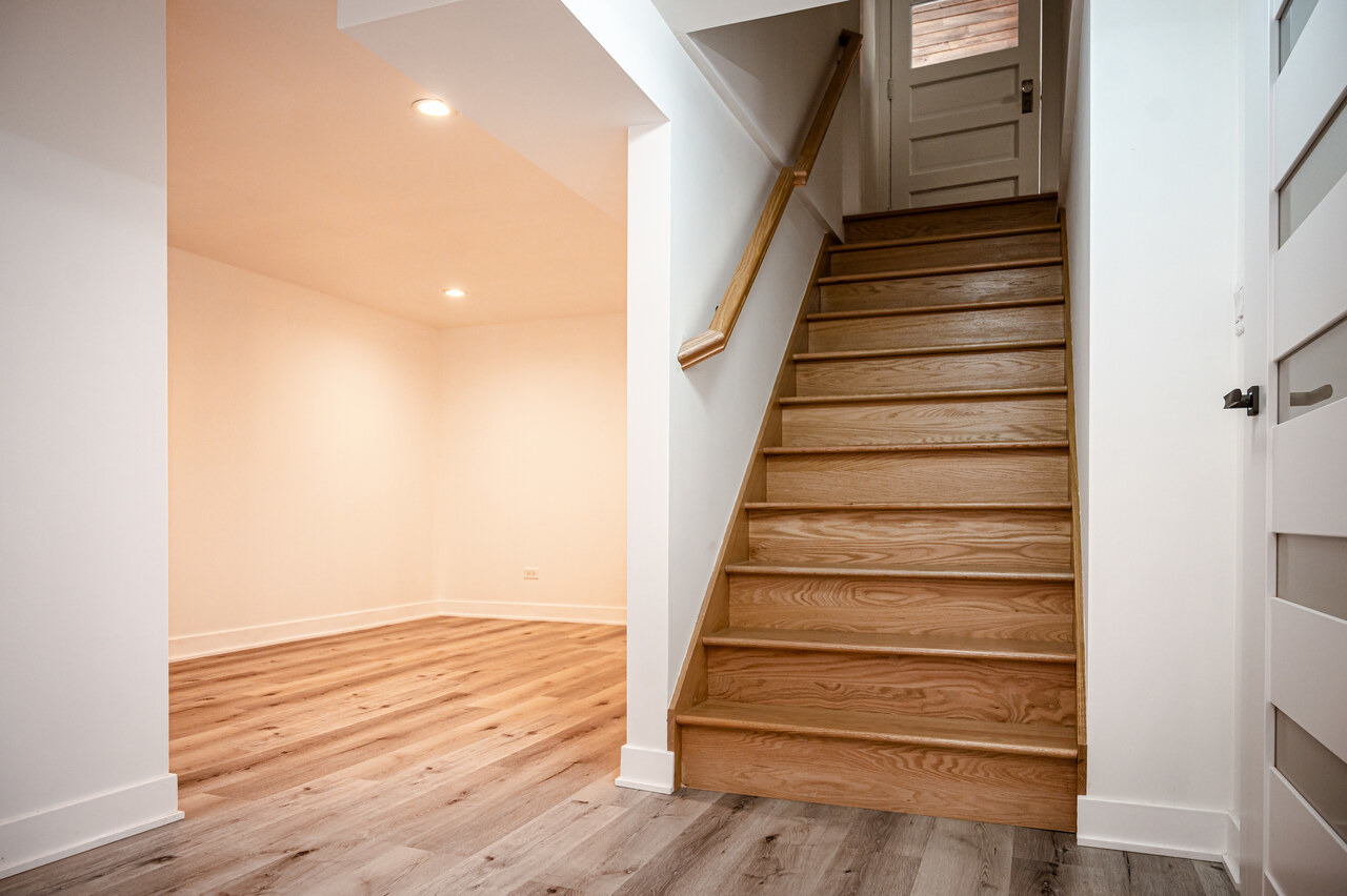 7027 N Mankato Avenue, Chicago, IL 60646